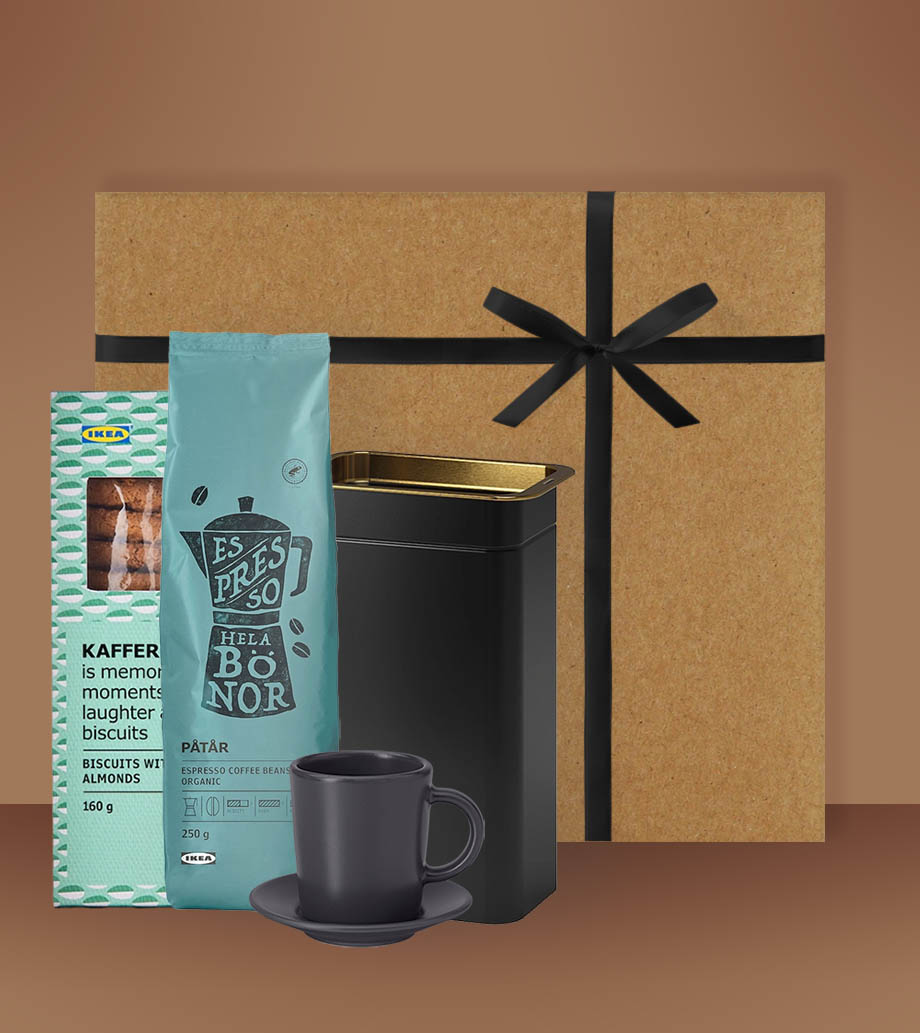 Darček pre mužov, ženy - Darčekový box Kávové popoludnie Štyri darčeky: Káva PÅTÅR Espresso, dóza BLOMNING, šálka a podšálka DINERA a KAFFEREP Sušienky s mandľami pre dokonalé chvíle.