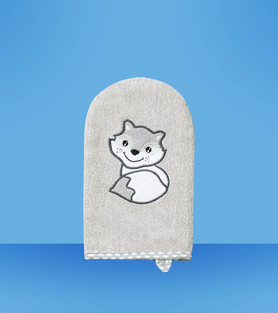 Darček pre bábätká BabyOno Facecloth Bamboo hubka na umývanie grey Umývací uteráčik BabyOno Facecloth Bamboo s bambusovými vláknami a obrázkom zvieratka.