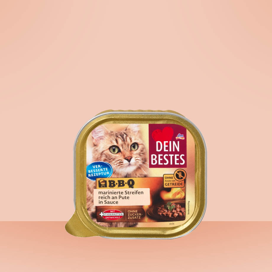 Dein Bestes BBQ marinované pásiky s morčacím mäsom v omáčke - kompletné krmivo pre mačky v miske